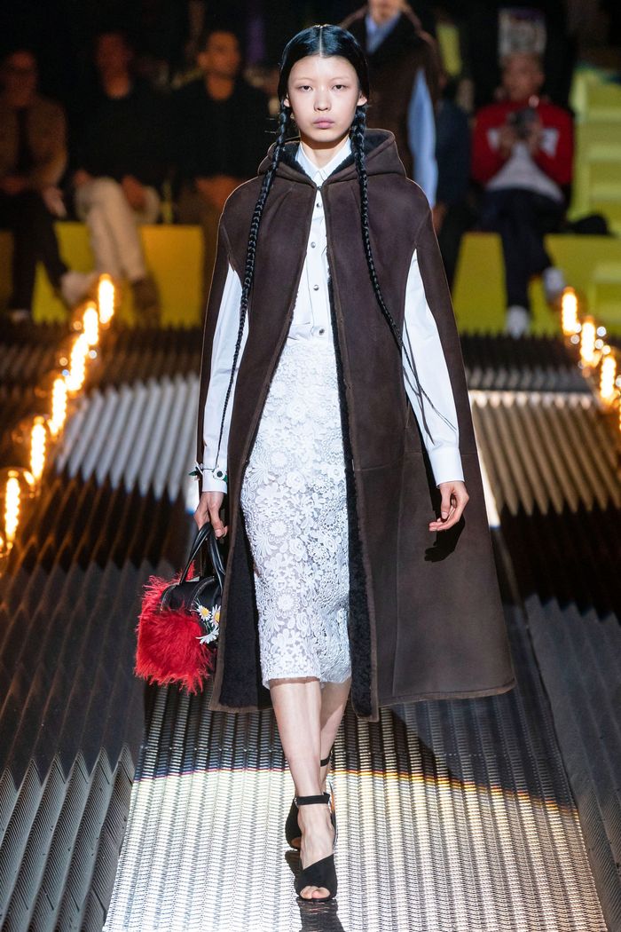 Модное пальто кейп осень-зима 2019-2020 из коллекции Prada