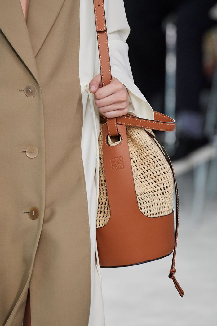 Модная плетеная сумка 2020 из коллекции Loewe