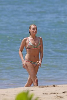 Марго Робби на пляже в Гавайях, 14.07.2016